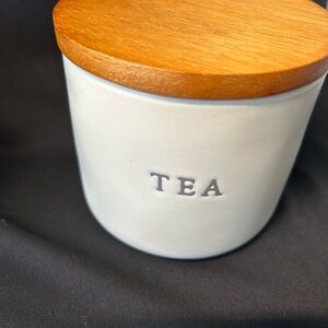 Hearth and Home White Ceramic Tea Canister with Wooden Lid NWT